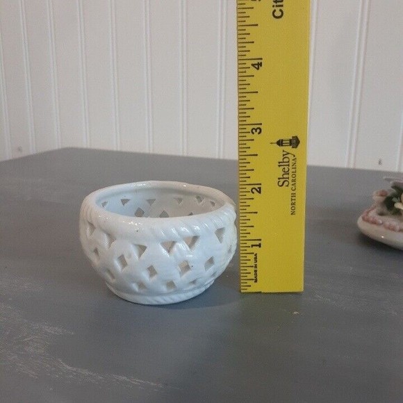 White Floral Porcelain Basket Weave Covered Trinket Dish - Picture 5 of 5